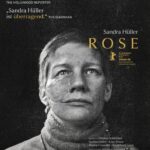 Sandra Hüller mit entstelltem Gesicht auf einem Schwarz-Weißen Plakat - Rose
