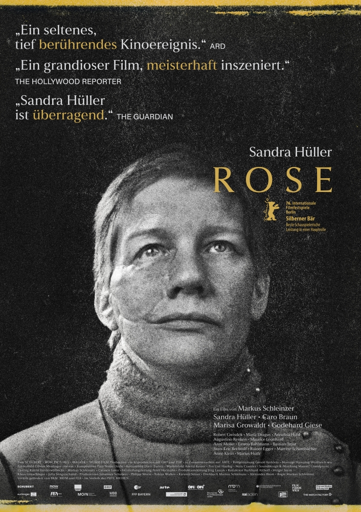 Sandra Hüller mit entstelltem Gesicht auf einem Schwarz-Weißen Plakat - Rose