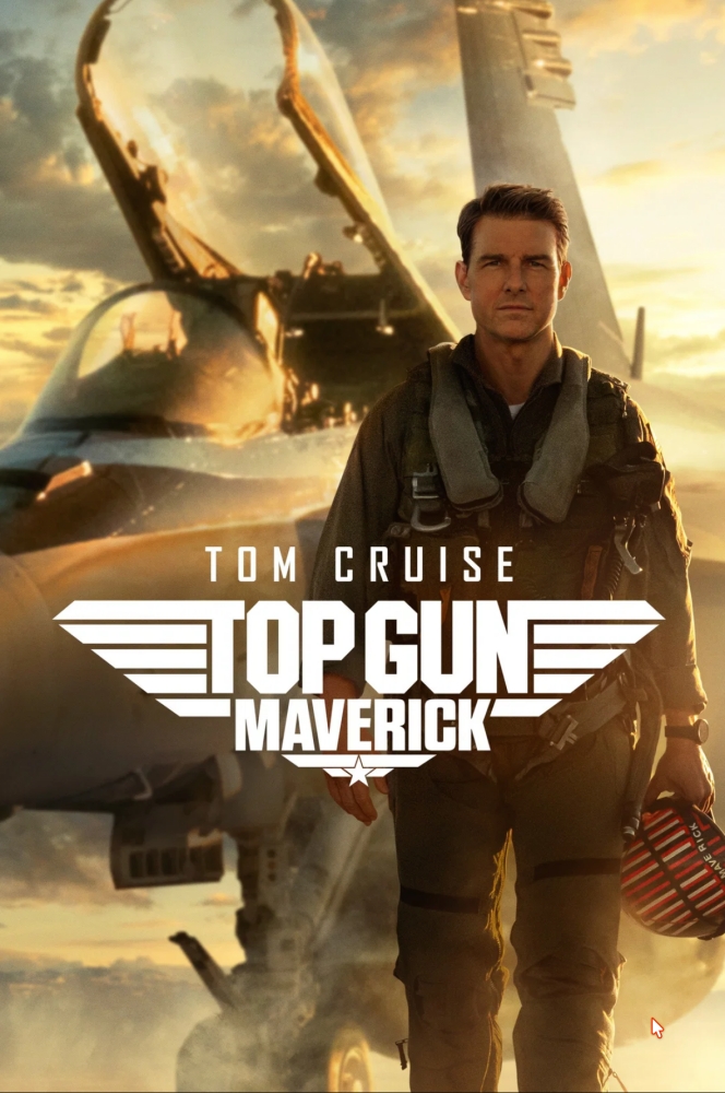 Tom Cruise vor einem Fighter im Abendsonnenlicht - Top Gun Maverick