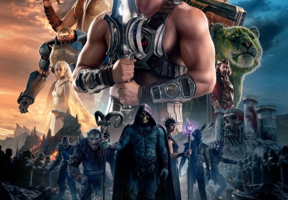 Nicholas Galitzine als He-Man mit seinem Team vor einer Sci-Fi Kulisse