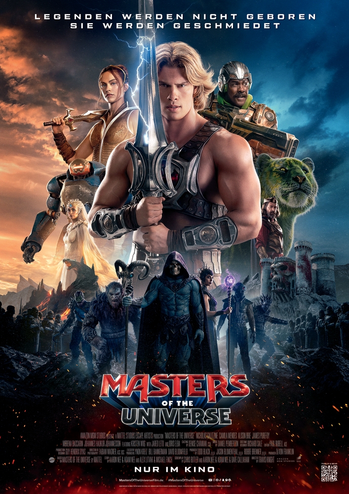 Nicholas Galitzine als He-Man mit seinem Team vor einer Sci-Fi Kulisse