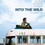 Emile Hirsch sitzt als Camper auf einem Bus mit der Nummer 142 - Into the Wild