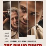 Leo Woodall und Dustin Hoffman einem durch Streifen getrennten Bild mit einem Finger an einem Tresor-Öffner - The Piano Tuner